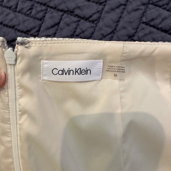 Calvin Klein Ivory Metallic Tweed -like Jacket and Skirt Suit, Size 16 - Picture 8 of 9